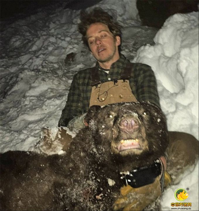 拉尔森的工作并不轻松，在北极圈内做北极熊研究工作时，零下57摄氏度的低温让他难以忍受。在那种极寒环境中，他的眼球都能冻住。