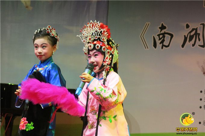 中国少儿戏曲小梅花奖得主献唱《报花名》