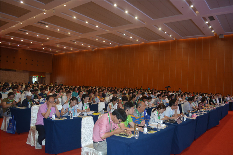 第二届南农中美猪业高峰论坛在南京国际博览会议中心盛大召开