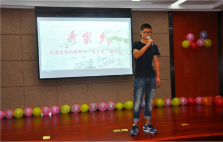 带着家人的希望,带着对未来的期待,我们背起行囊,离开家乡的时候,回望故土,家是我们最深的眷恋。