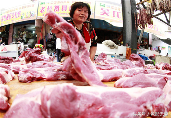 一般来说，客人要买也是买新鲜的猪肉，因此隔夜的猪肉可不好卖。菜市场卖猪肉的商贩如何提高销量？