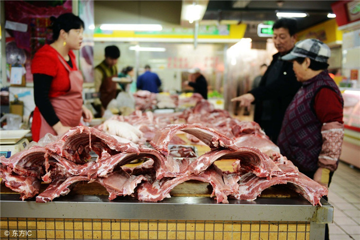 猪肉虽然价格降低不少，但是牛羊肉还是销量普遍增加，毕竟猪肉是引起血管类疾病的主要原因，所以尽量少吃为好，健康第一哦。