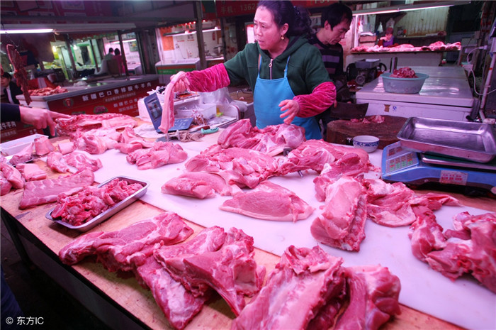 农村市场购买的猪肉多是现宰的，质量相对新鲜一点，而似乎向下猪肉销售量更是多了一点。