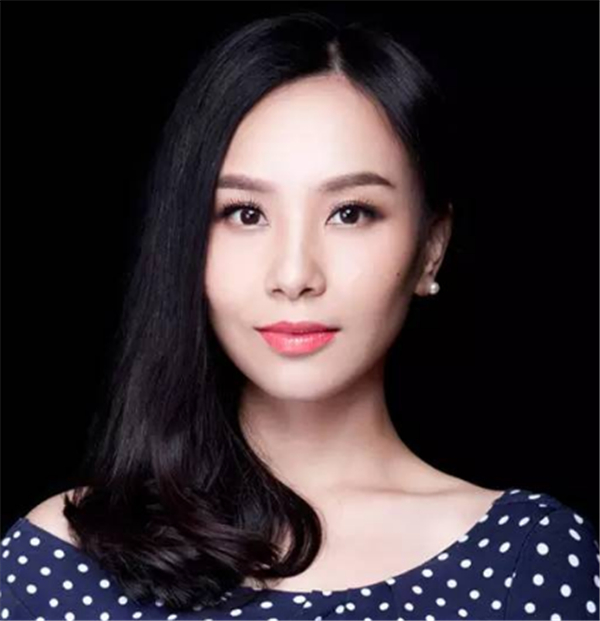 3、刘畅，刘永好的独生女儿，是一位集美貌与智慧于一身的80后美女，今年37岁，是个80后女人，留过学，拥有 MBA学历，还有过短暂创业的历史。