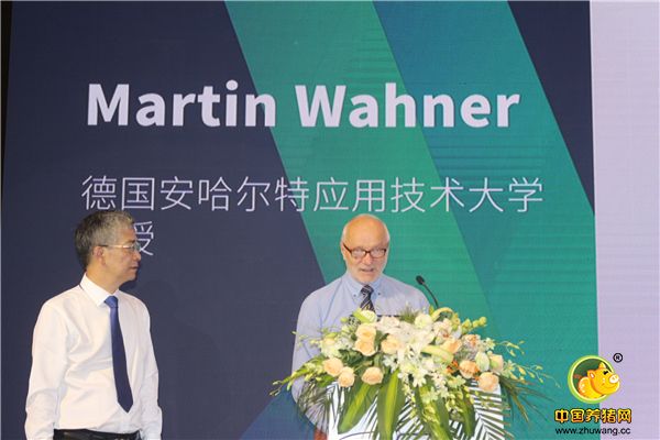 德国安哈尔特应用技术大学教授、母猪定时输精技术奠基人Martin Wahner先生